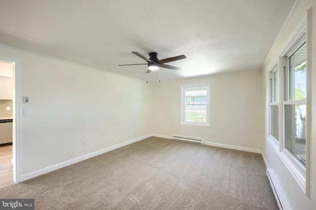 415 HANOVER ST, New Oxford, PA 17350