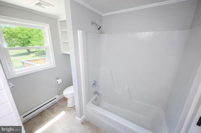 415 HANOVER ST, New Oxford, PA 17350