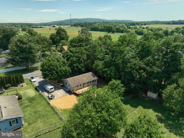 415 HANOVER ST, New Oxford, PA 17350