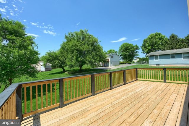 415 HANOVER ST, New Oxford, PA 17350