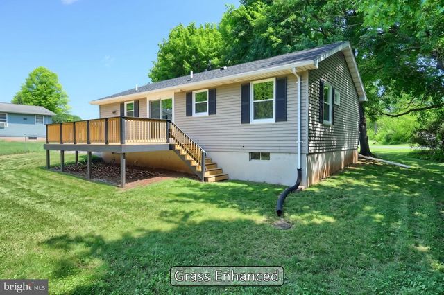 415 HANOVER ST, New Oxford, PA 17350