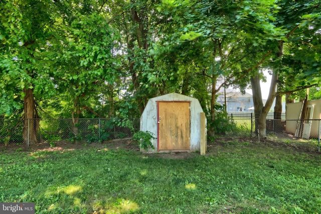 415 HANOVER ST, New Oxford, PA 17350