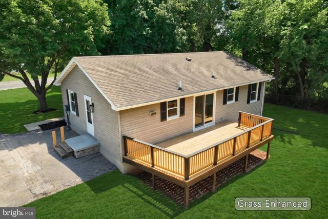 415 HANOVER ST, New Oxford, PA 17350