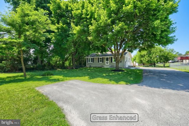 415 HANOVER ST, New Oxford, PA 17350