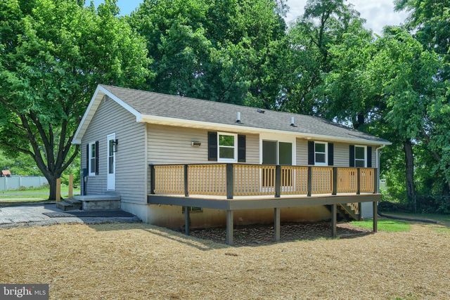 415 HANOVER ST, New Oxford, PA 17350