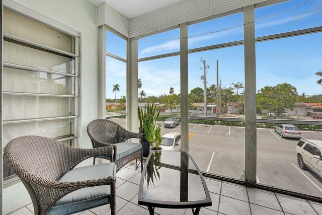 3040 NE 16th Avenue 205, Oakland Park, FL 33334