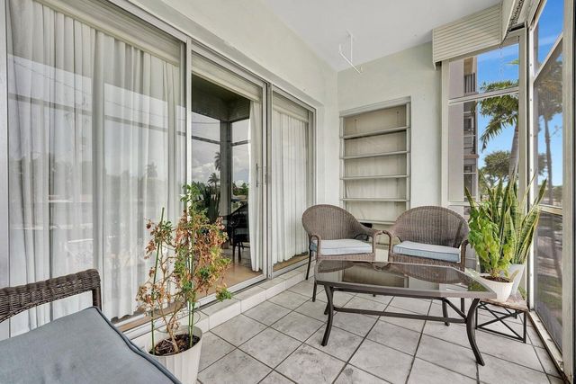 3040 NE 16th Avenue 205, Oakland Park, FL 33334