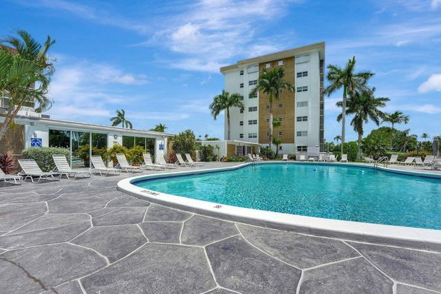 3040 NE 16th Avenue 205, Oakland Park, FL 33334