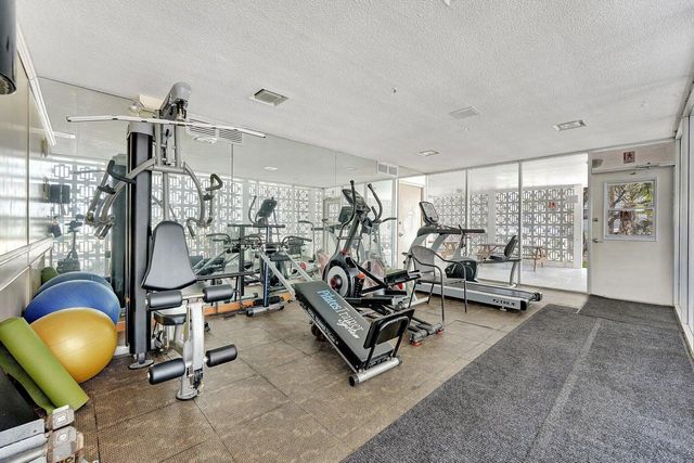 3040 NE 16th Avenue 205, Oakland Park, FL 33334