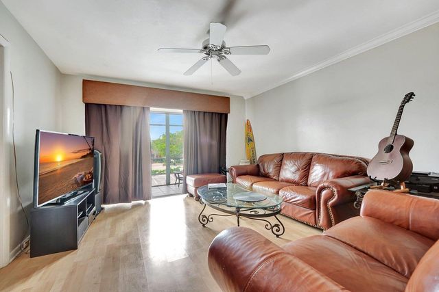 3040 NE 16th Avenue 205, Oakland Park, FL 33334