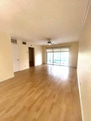 3040 NE 16th Avenue 205, Oakland Park, FL 33334