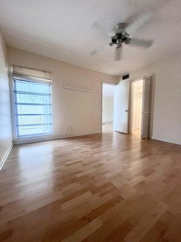 3040 NE 16th Avenue 205, Oakland Park, FL 33334