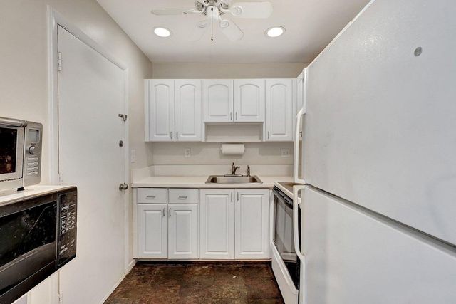 3040 NE 16th Avenue 205, Oakland Park, FL 33334