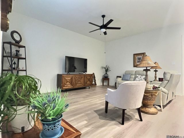 28234 Moreau Dr, Denham Springs, LA 70726