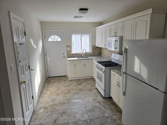 420 S Saint Thomas Drive, Toms River, NJ 08757