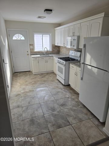 420 S Saint Thomas Drive, Toms River, NJ 08757