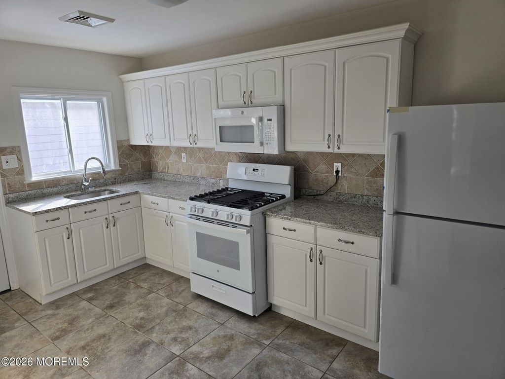 420 S Saint Thomas Drive, Toms River, NJ 08757