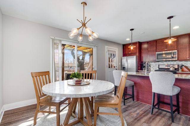 1240 N Boxwood Drive, Mount Prospect, IL 60056