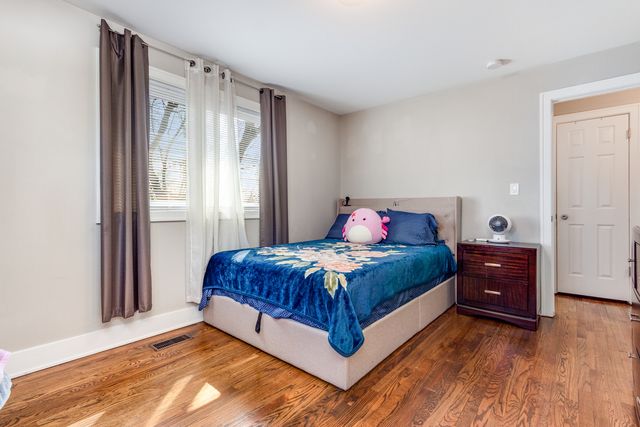 1240 N Boxwood Drive, Mount Prospect, IL 60056