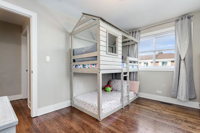 1240 N Boxwood Drive, Mount Prospect, IL 60056