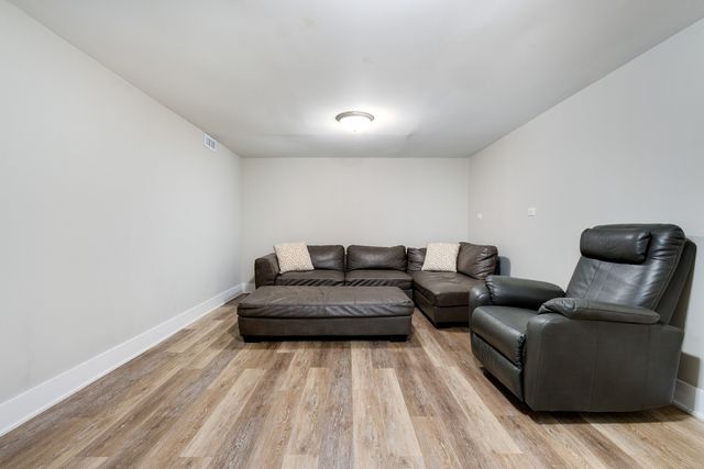 1240 N Boxwood Drive, Mount Prospect, IL 60056