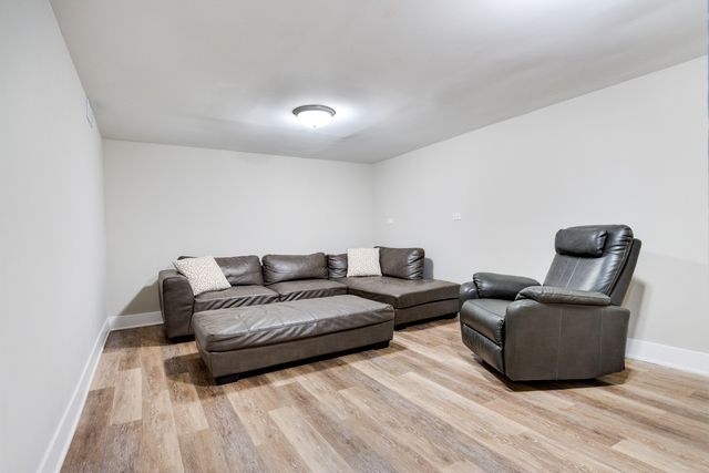 1240 N Boxwood Drive, Mount Prospect, IL 60056