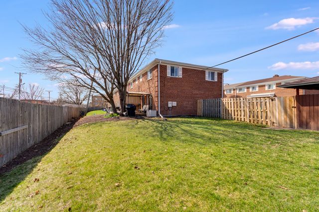 1240 N Boxwood Drive, Mount Prospect, IL 60056