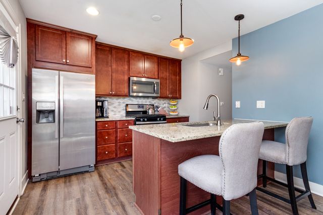 1240 N Boxwood Drive, Mount Prospect, IL 60056