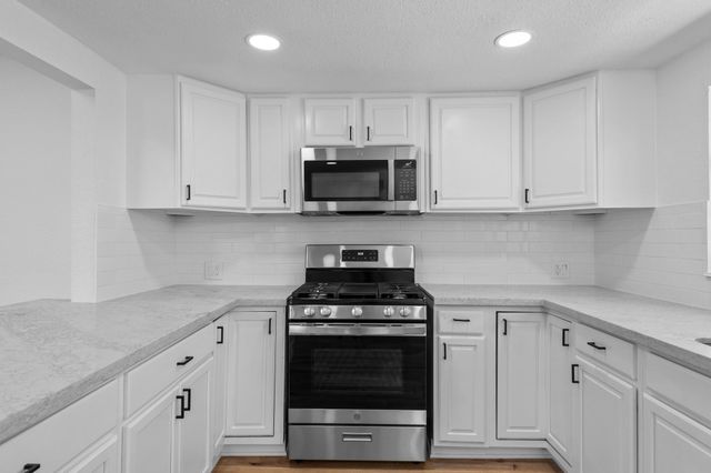 33 17th Avenue N, Texas City, TX 77590