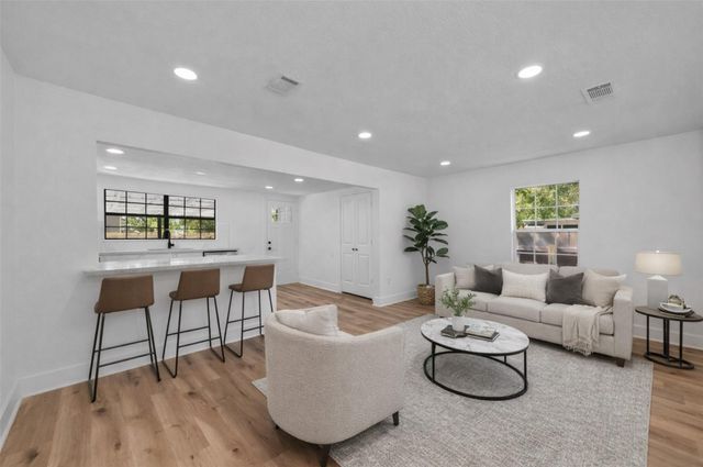 33 17th Avenue N, Texas City, TX 77590