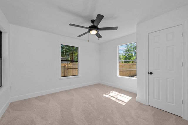 33 17th Avenue N, Texas City, TX 77590