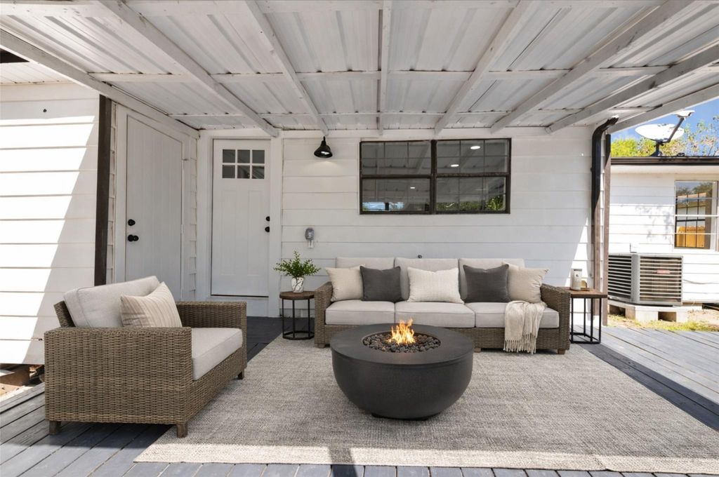 33 17th Avenue N, Texas City, TX 77590