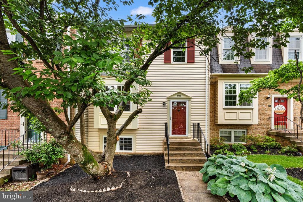 Image 1 of property listing at 405 AMBERFIELD LN, Gaithersburg, MD 20878