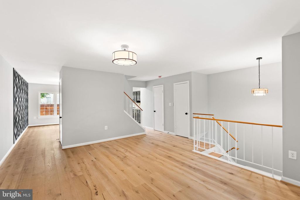 Image 10 of property listing at 405 AMBERFIELD LN, Gaithersburg, MD 20878