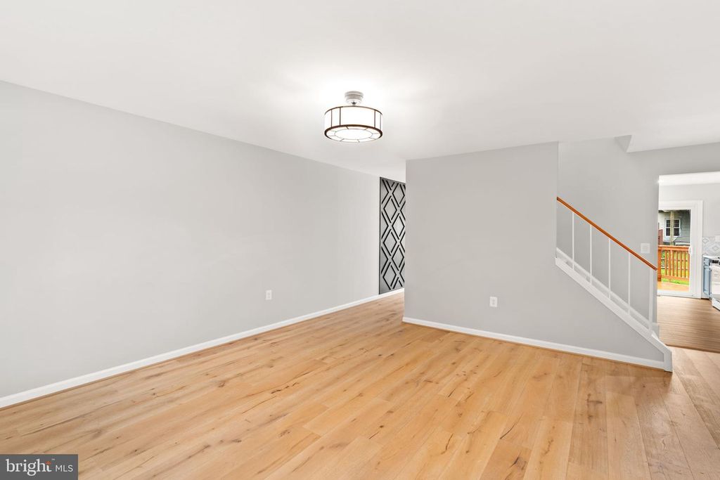 Image 11 of property listing at 405 AMBERFIELD LN, Gaithersburg, MD 20878