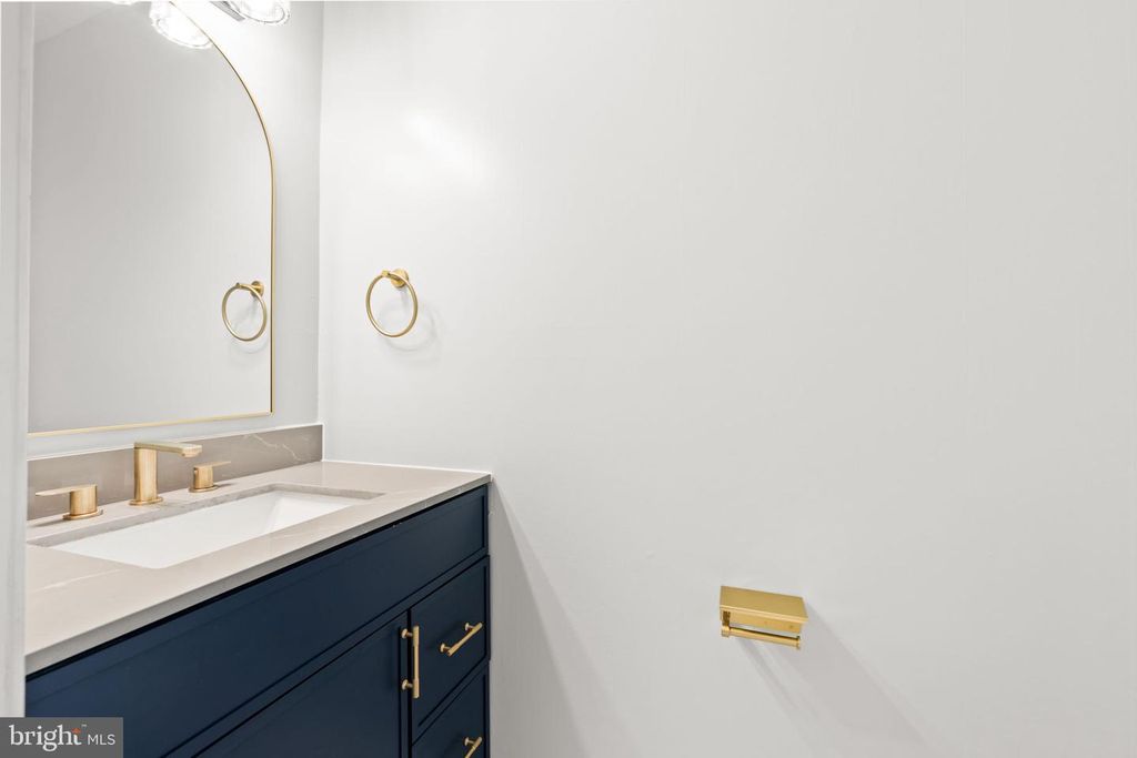Image 12 of property listing at 405 AMBERFIELD LN, Gaithersburg, MD 20878