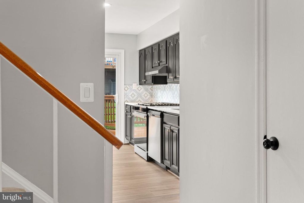 Image 14 of property listing at 405 AMBERFIELD LN, Gaithersburg, MD 20878