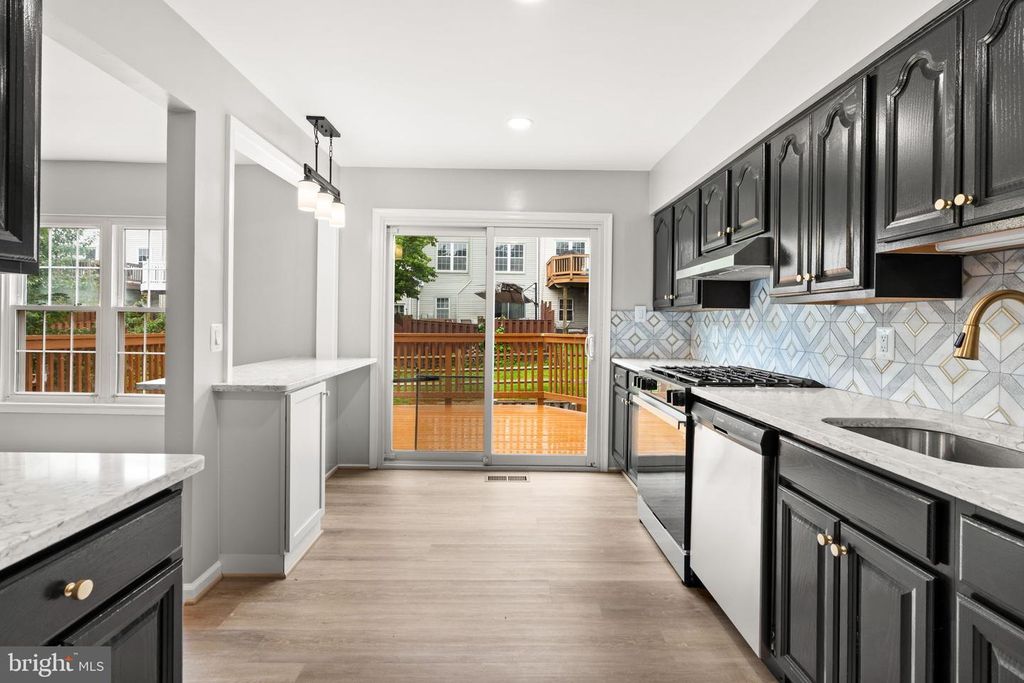 Image 15 of property listing at 405 AMBERFIELD LN, Gaithersburg, MD 20878