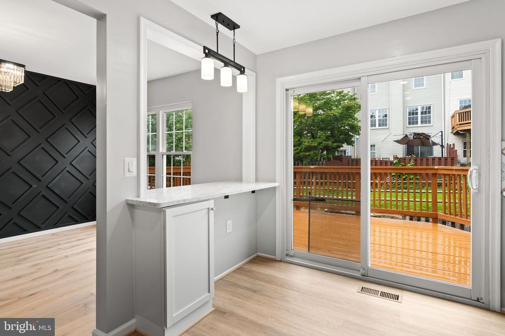 Image 16 of property listing at 405 AMBERFIELD LN, Gaithersburg, MD 20878