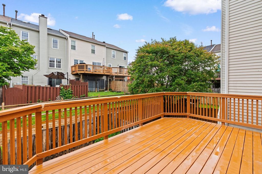 Image 18 of property listing at 405 AMBERFIELD LN, Gaithersburg, MD 20878
