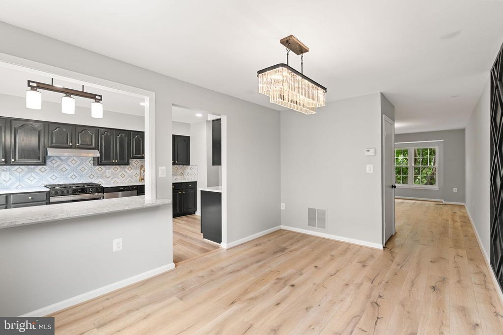 Image 20 of property listing at 405 AMBERFIELD LN, Gaithersburg, MD 20878