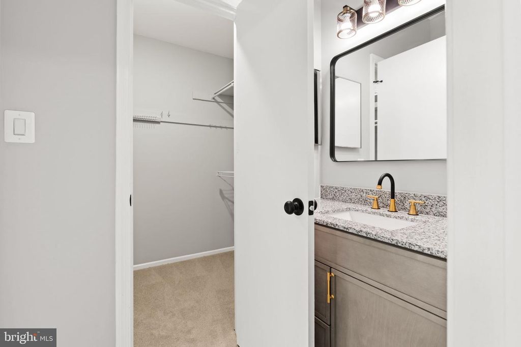 Image 31 of property listing at 405 AMBERFIELD LN, Gaithersburg, MD 20878
