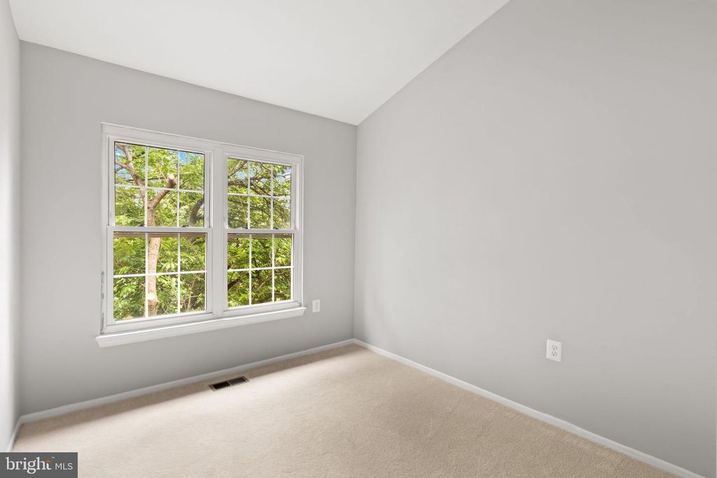 Image 33 of property listing at 405 AMBERFIELD LN, Gaithersburg, MD 20878