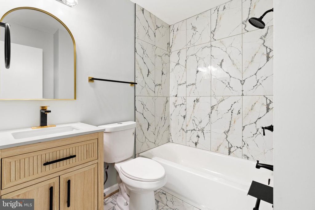 Image 35 of property listing at 405 AMBERFIELD LN, Gaithersburg, MD 20878