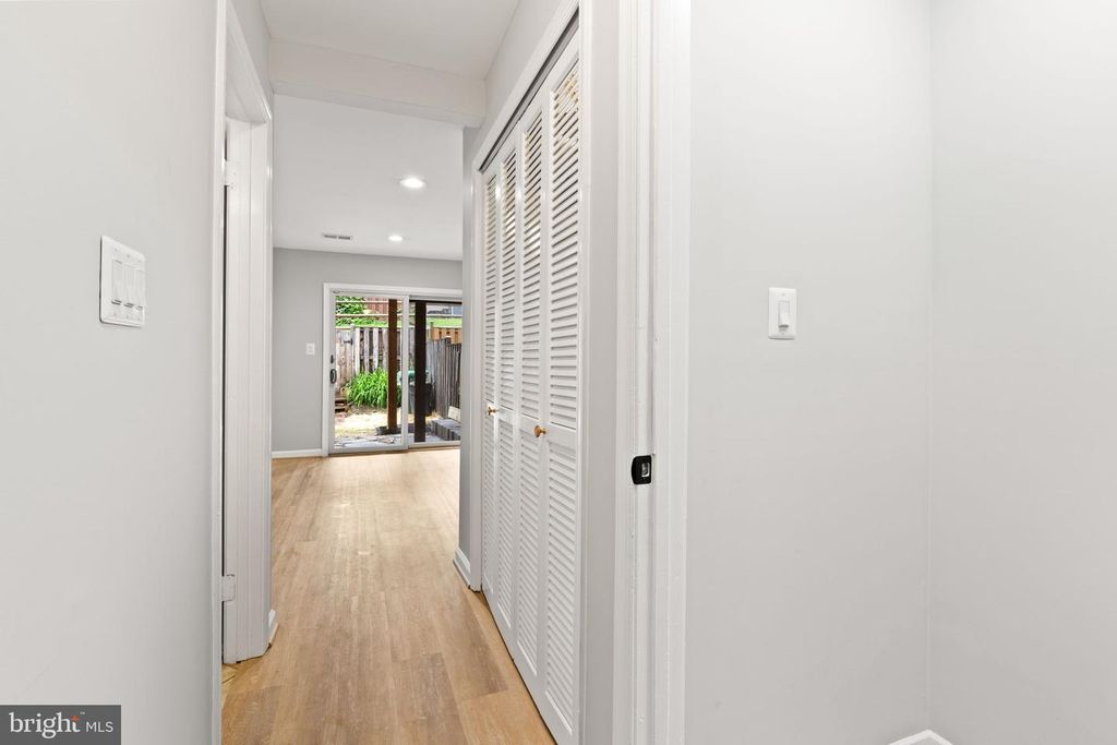 Image 37 of property listing at 405 AMBERFIELD LN, Gaithersburg, MD 20878