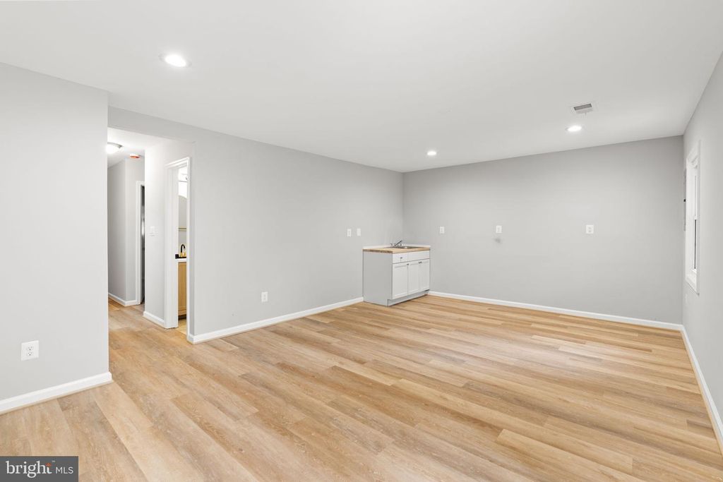 Image 38 of property listing at 405 AMBERFIELD LN, Gaithersburg, MD 20878