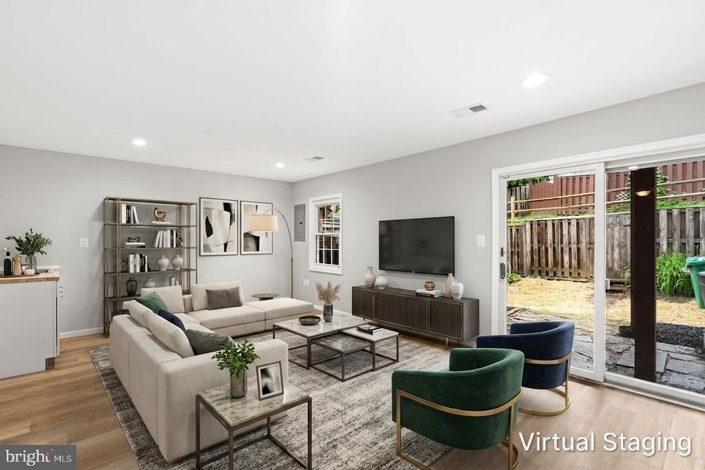Image 39 of property listing at 405 AMBERFIELD LN, Gaithersburg, MD 20878