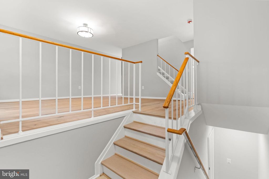 Image 4 of property listing at 405 AMBERFIELD LN, Gaithersburg, MD 20878