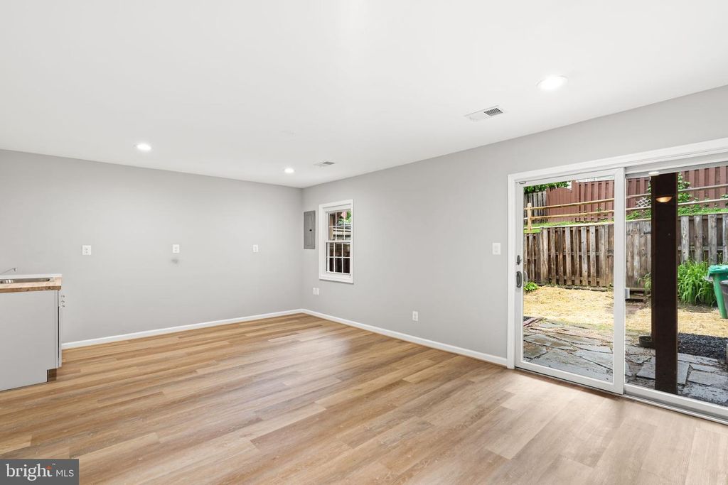 Image 40 of property listing at 405 AMBERFIELD LN, Gaithersburg, MD 20878