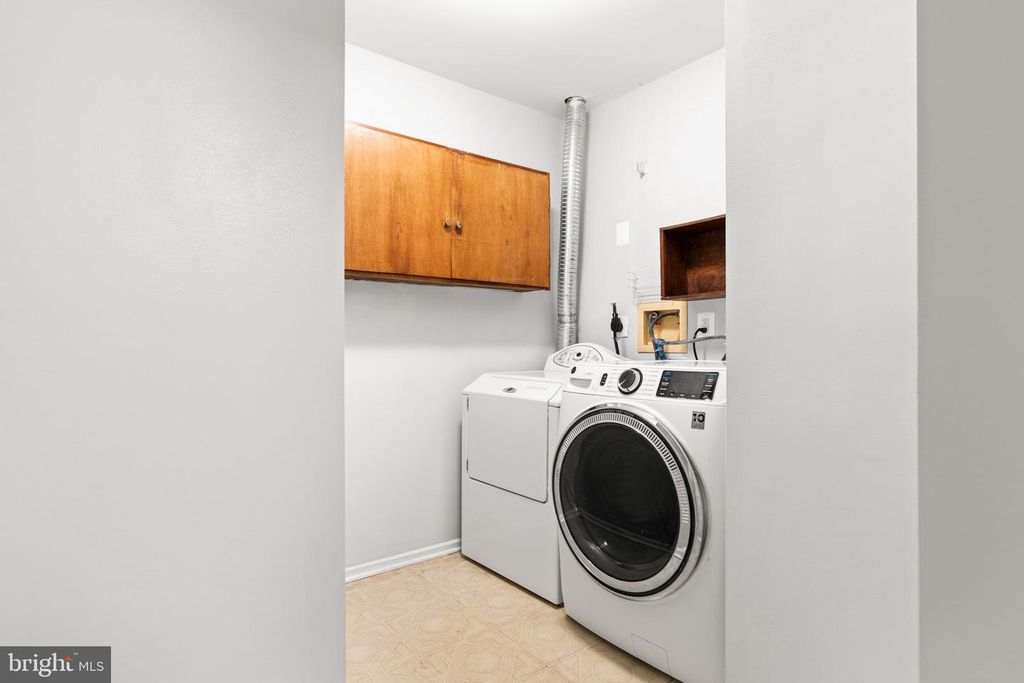 Image 43 of property listing at 405 AMBERFIELD LN, Gaithersburg, MD 20878